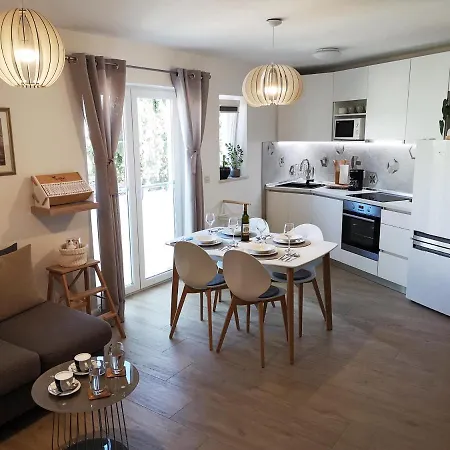 Orsan - Elegant With Private Terrace